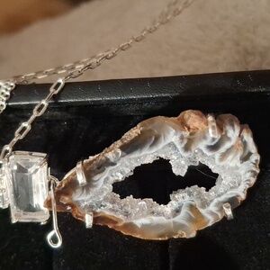 Geode agate with drusy and quartz